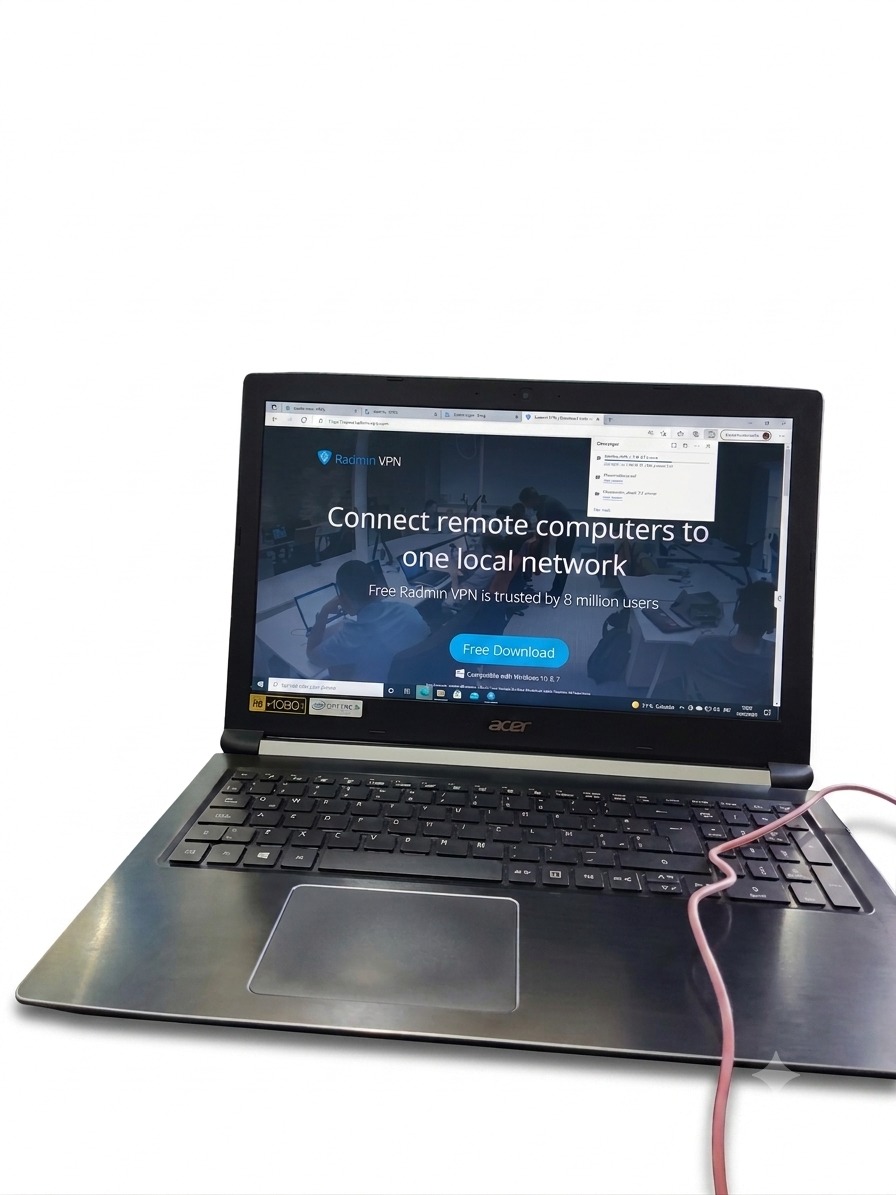 Laptop conectada por red durante una sesión de soporte remoto